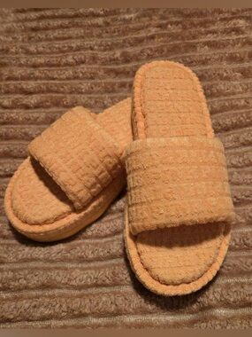 Victoria’s Secret PINK Textured Terry Cloth Slide Slippers in Peach